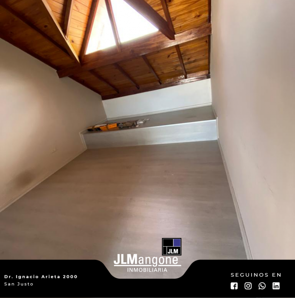 Triplex 4 ambientes con cochera y patio