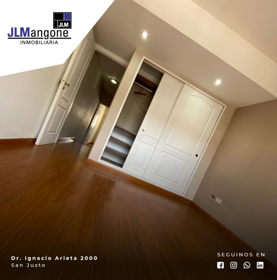Triplex 4 ambientes con cochera y patio