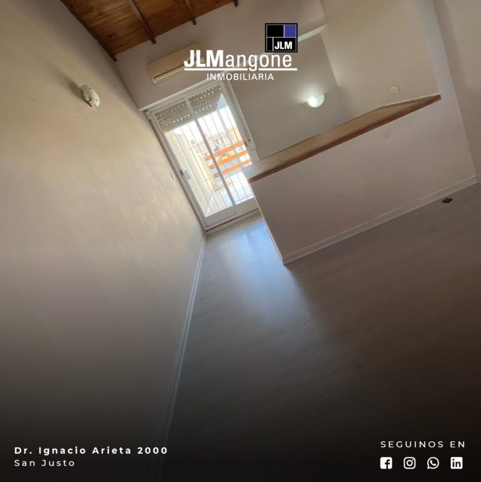 Triplex 4 ambientes con cochera y patio