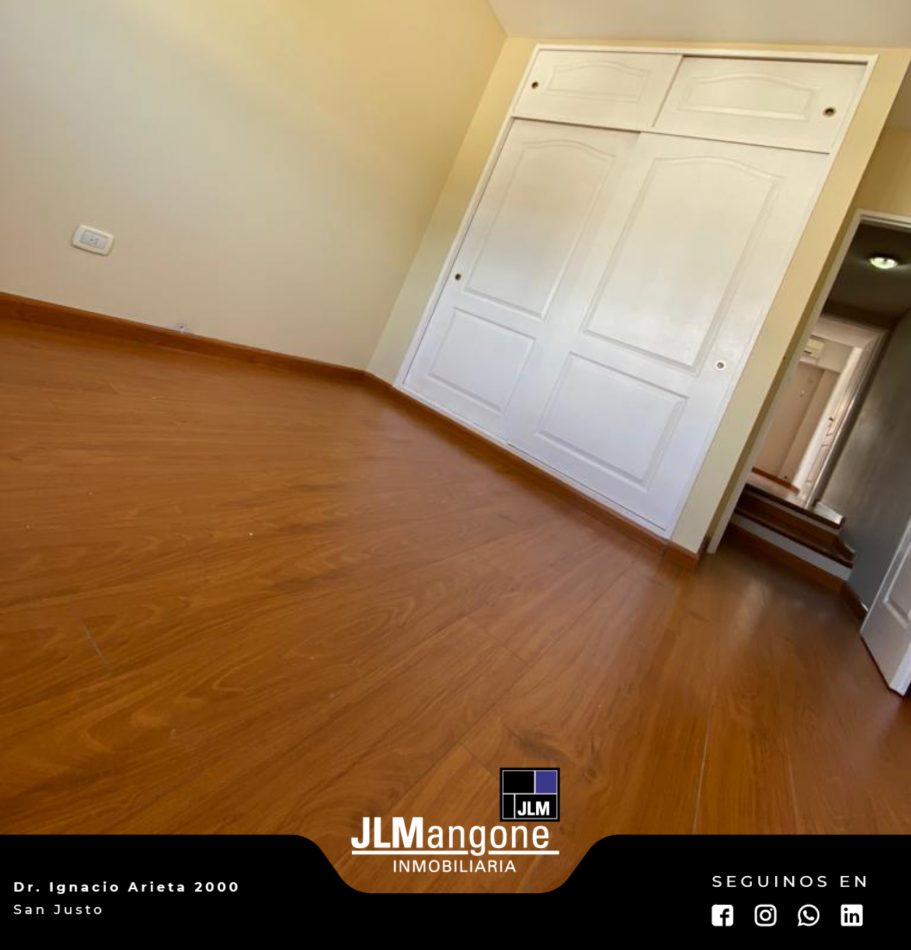 Triplex 4 ambientes con cochera y patio