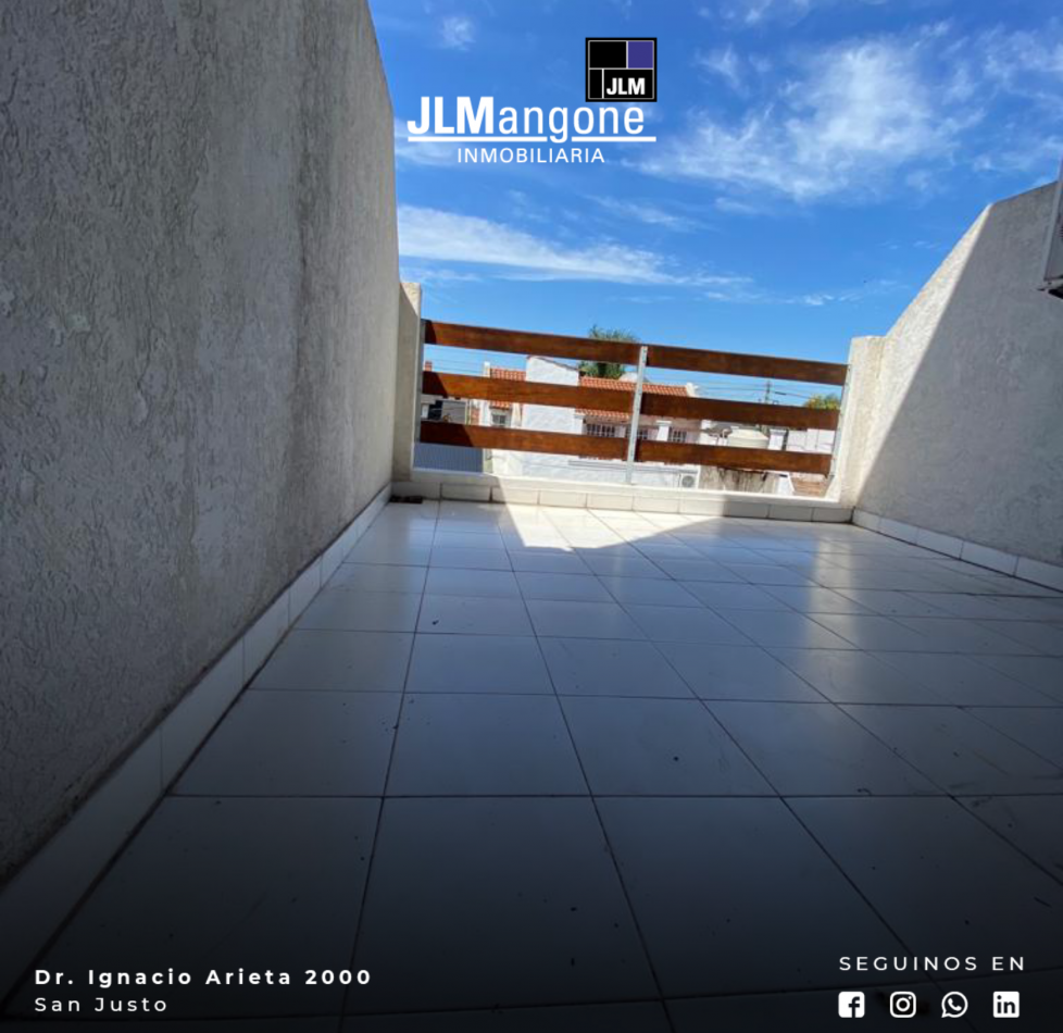 Triplex 4 ambientes con cochera y patio