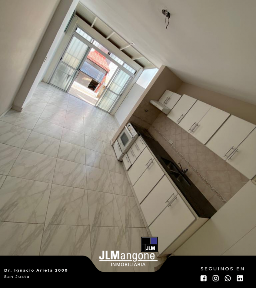 Triplex 4 ambientes con cochera y patio