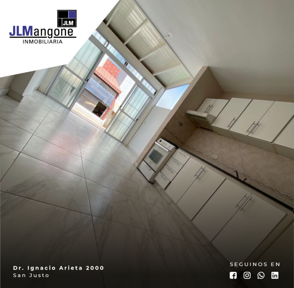 Triplex 4 ambientes con cochera y patio