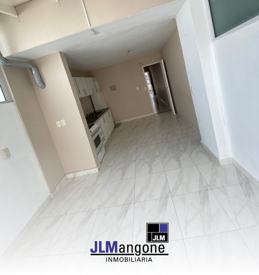 Triplex 4 ambientes con cochera y patio