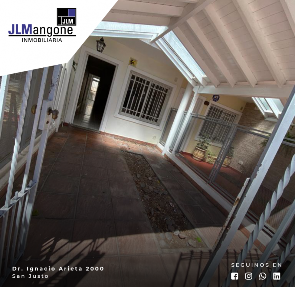 Triplex 4 ambientes con cochera y patio