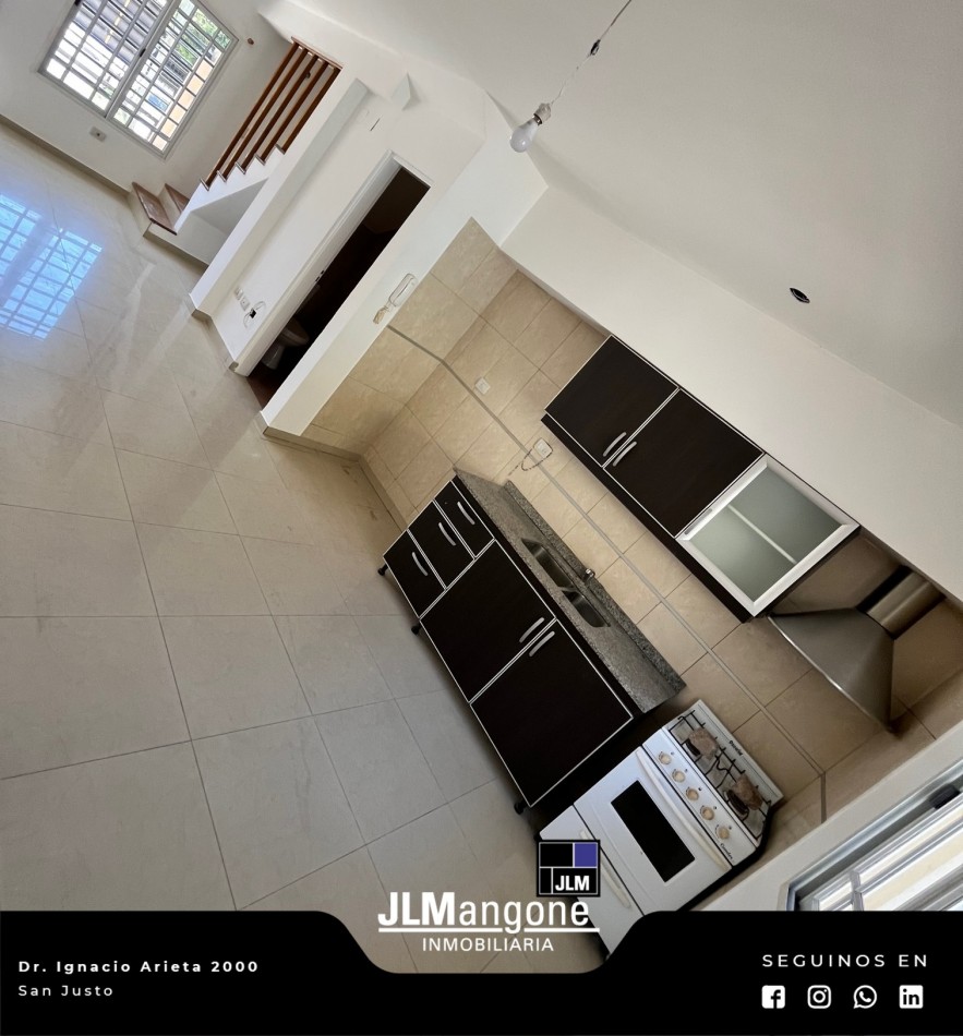 Duplex 3 1/2 ambientes con cochera y patio