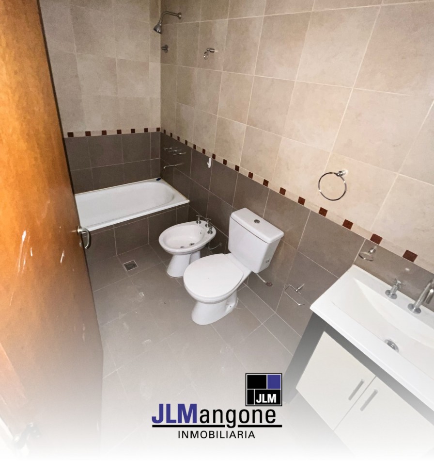 Duplex 3 1/2 ambientes con cochera y patio