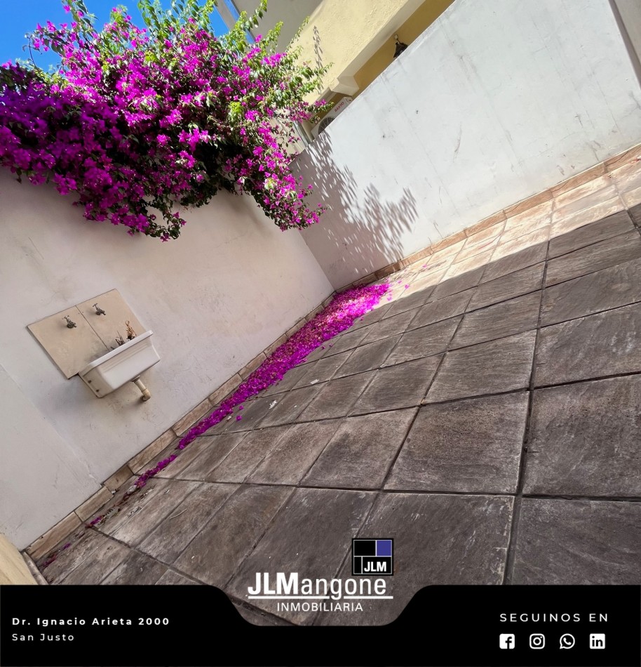 Duplex 3 1/2 ambientes con cochera y patio
