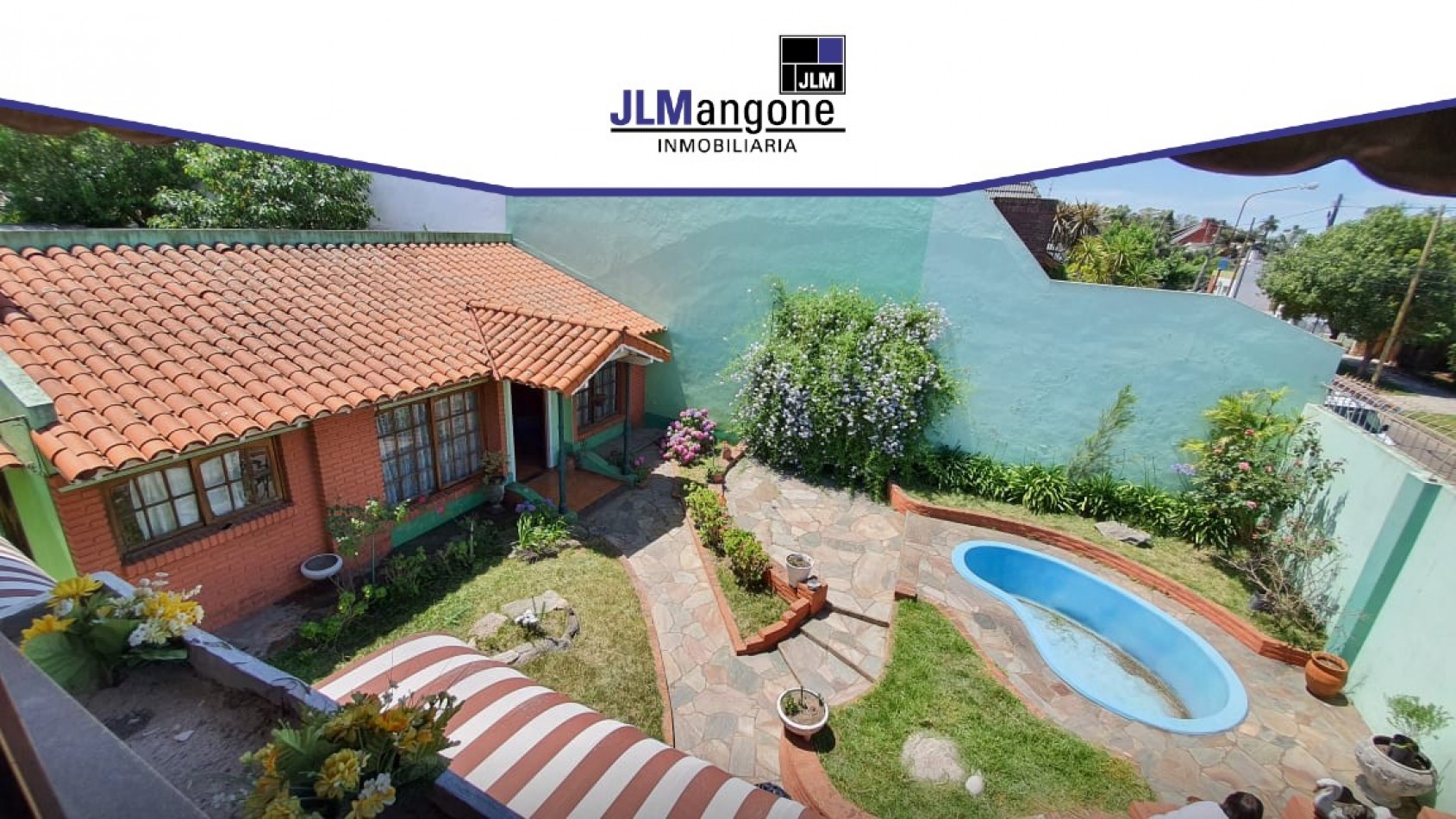 Chalet 4 ambientes de estilo con cochera, parque y piscina