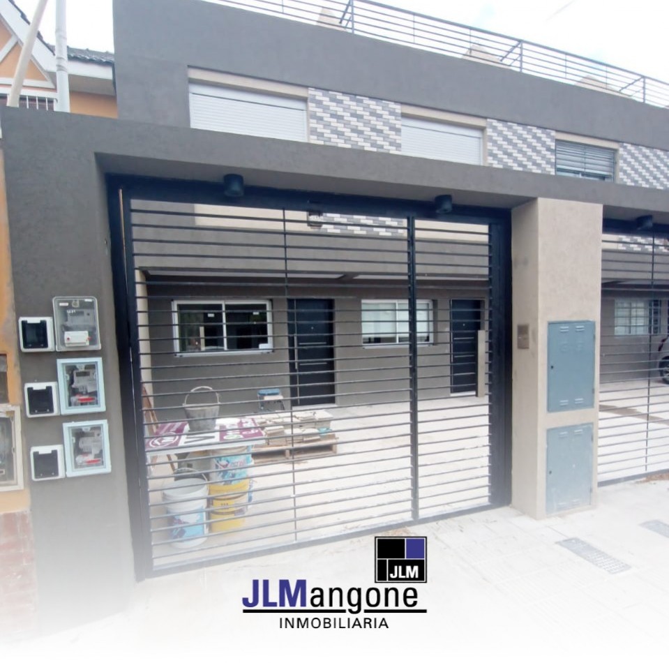 Triplex 4 ambientes a estrenar con cochera y patio