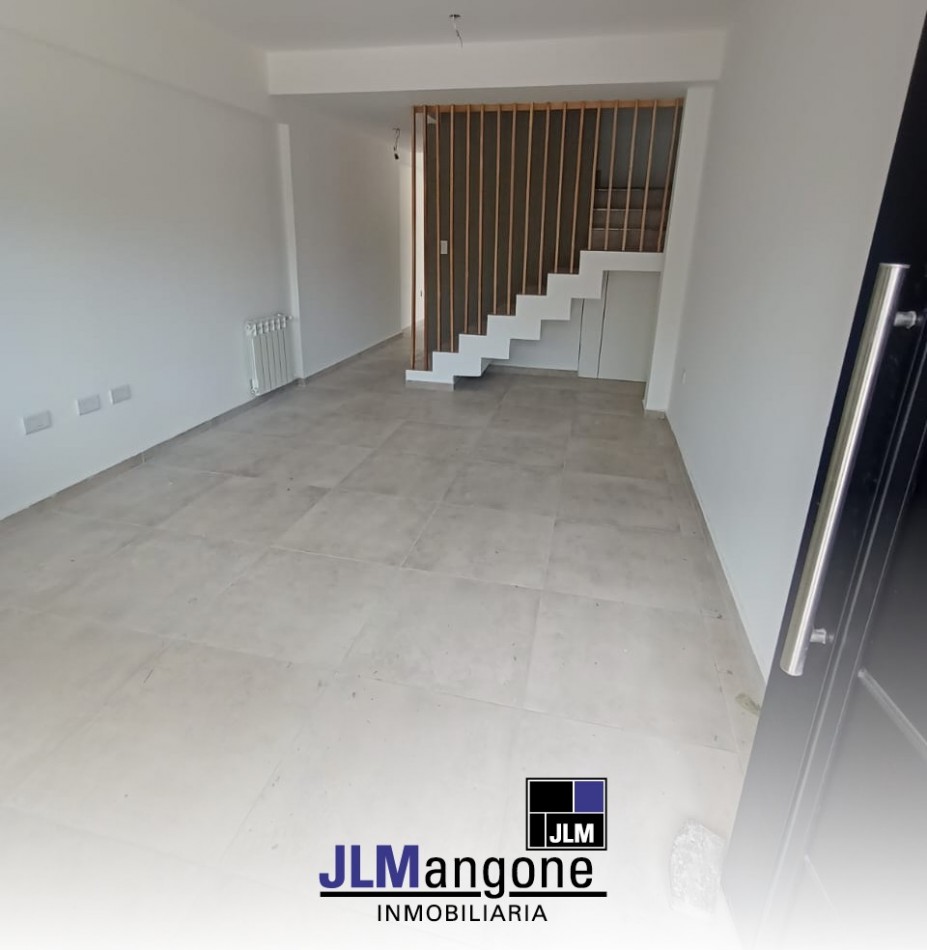 Triplex 4 ambientes a estrenar con cochera y patio