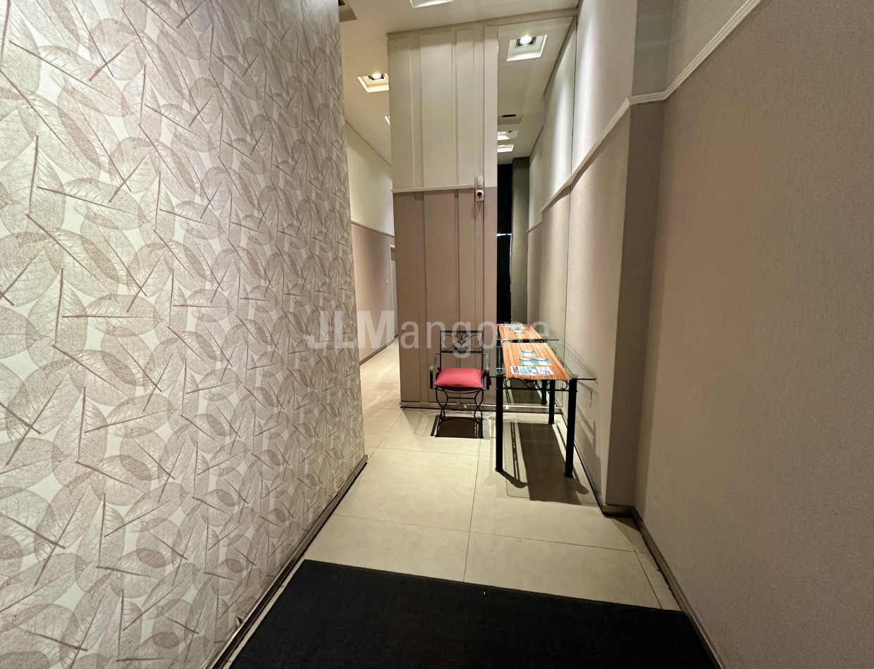 Local Comercial 175 m2 sobre Av. Rivadavia