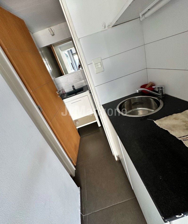 Local Comercial 175 m2 sobre Av. Rivadavia