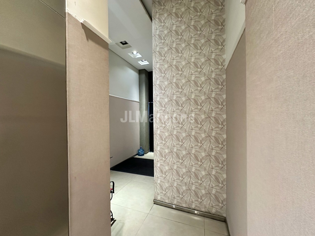 Local Comercial 175 m2 sobre Av. Rivadavia