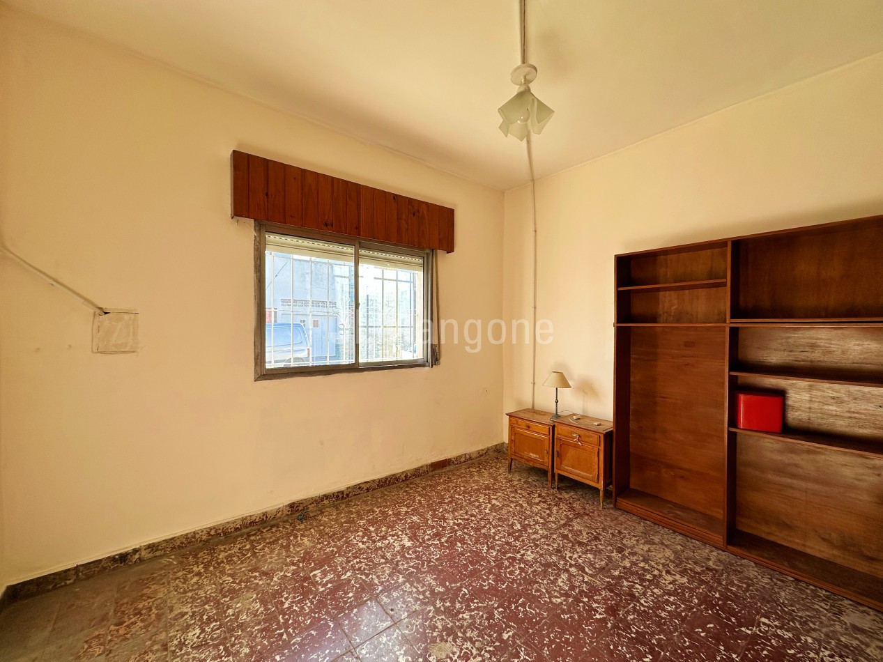 Casa 3 ambientes con parque y cochera