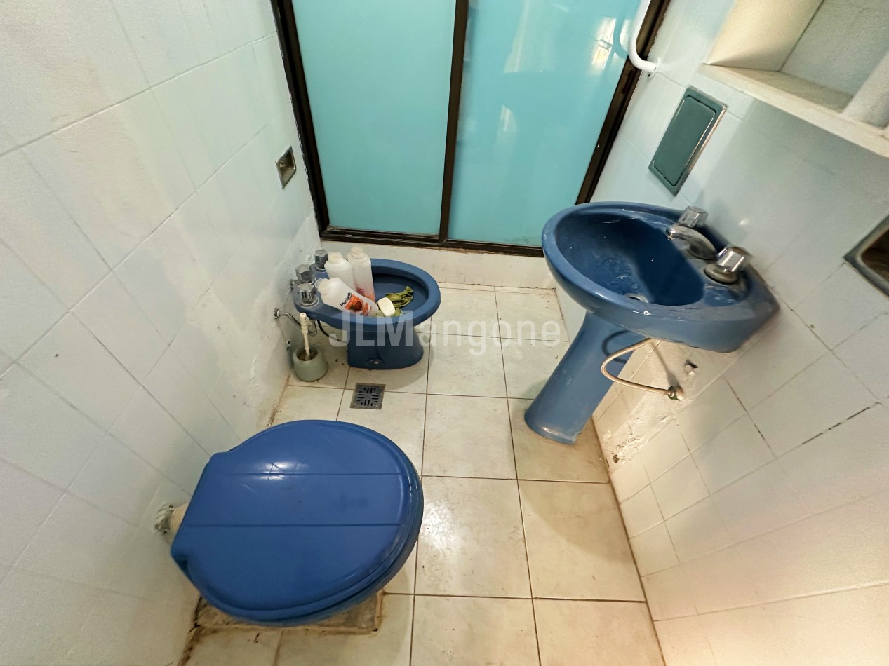 Casa 3 ambientes con parque y cochera