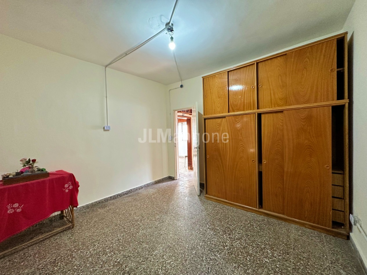 Casa 3 ambientes con parque y cochera