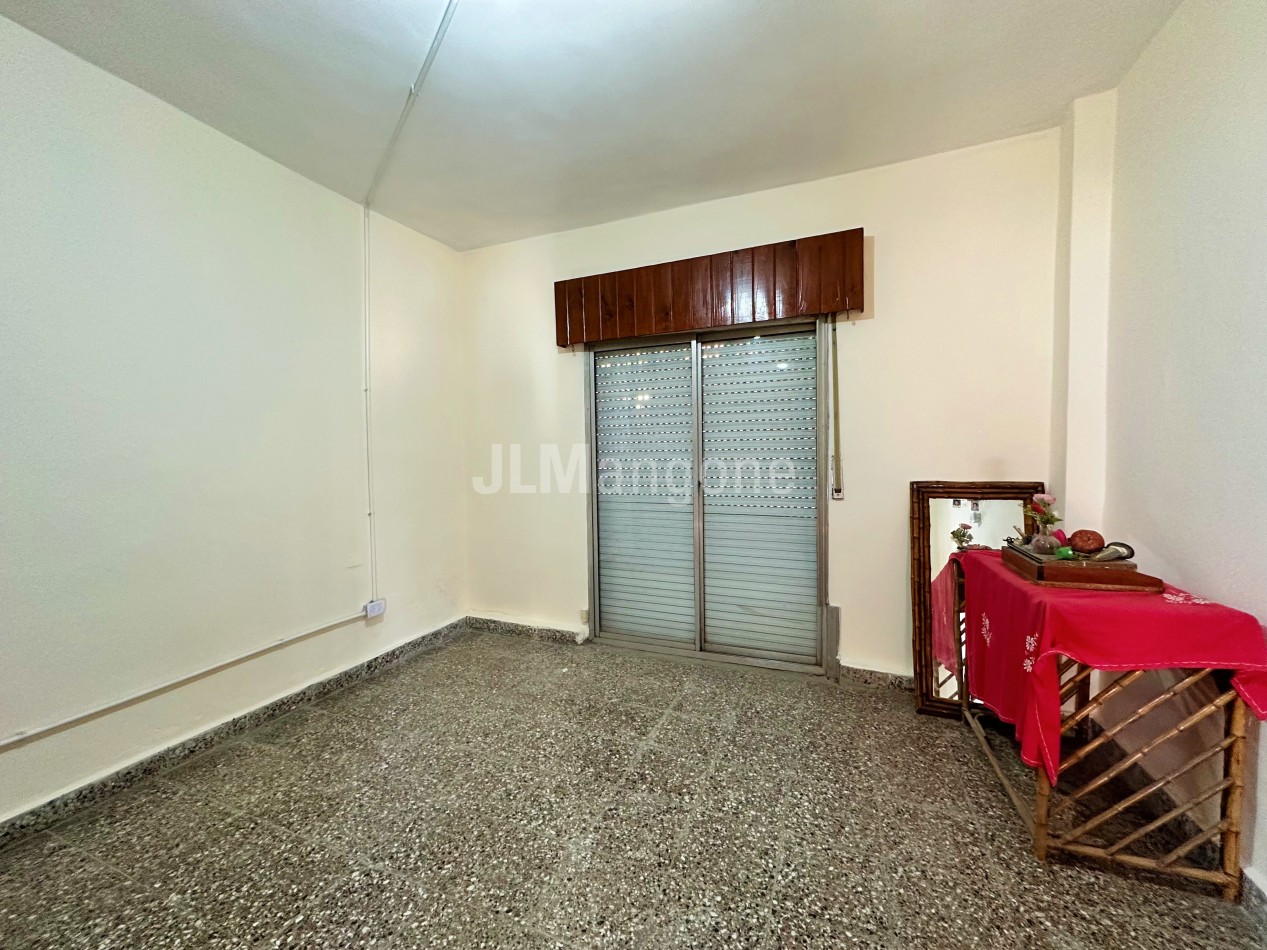 Casa 3 ambientes con parque y cochera
