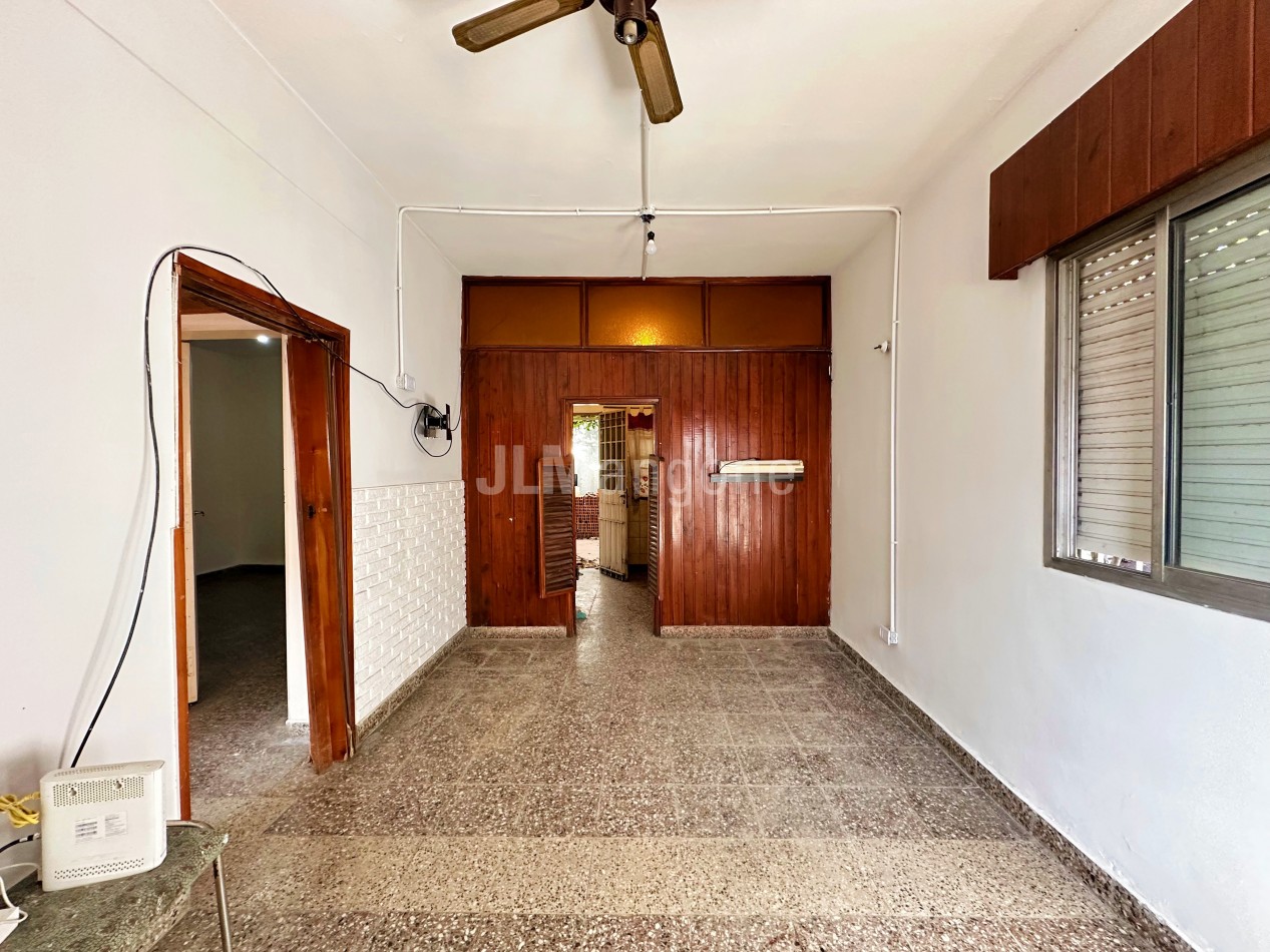 Casa 3 ambientes con parque y cochera