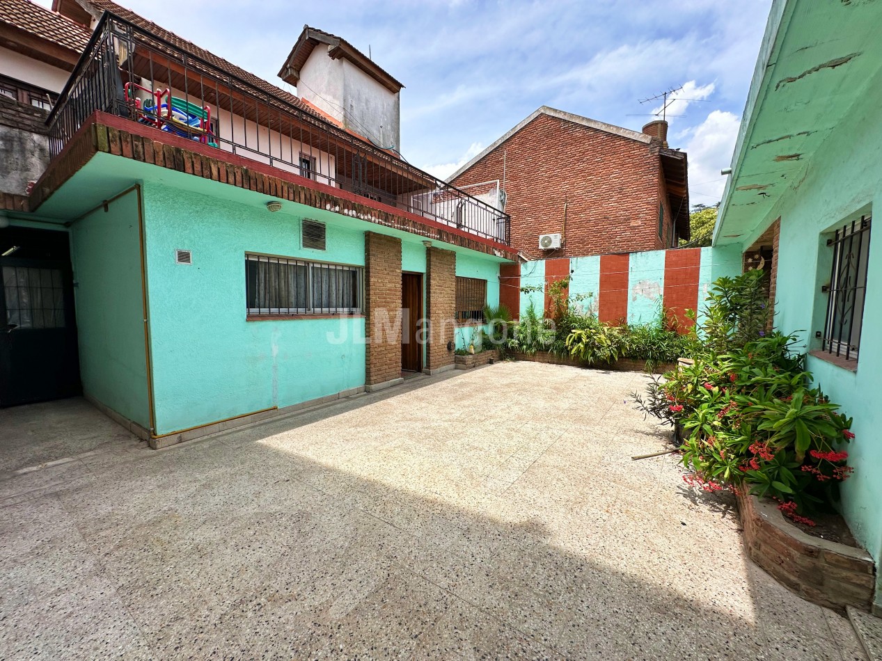 Casa 3 ambientes con cochera y patio