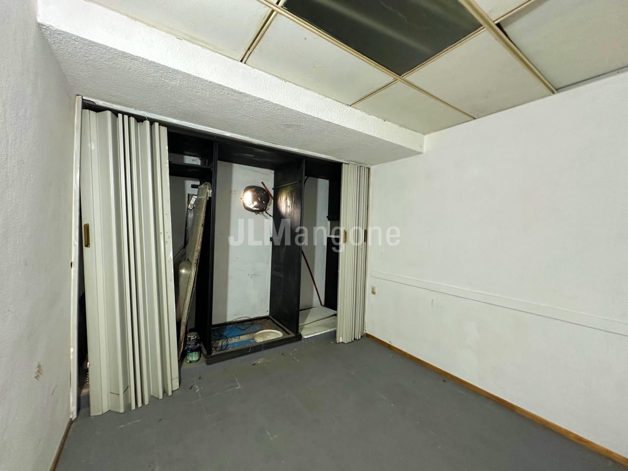 Local 40 m2 Sobre Av. de Mayo
