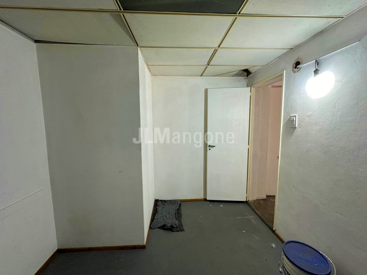 Local 40 m2 Sobre Av. de Mayo