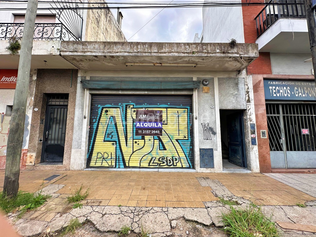 Local 65 m2 sobre Av. Diaz Velez