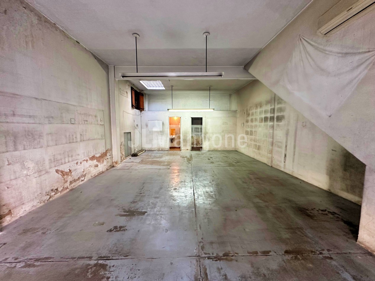 Local 65 m2 sobre Av. Diaz Velez