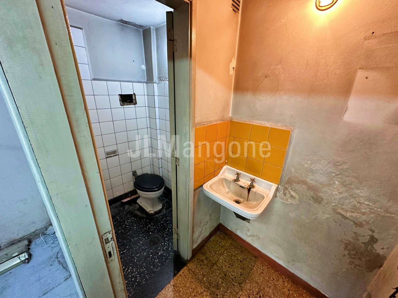 Local 65 m2 sobre Av. Diaz Velez