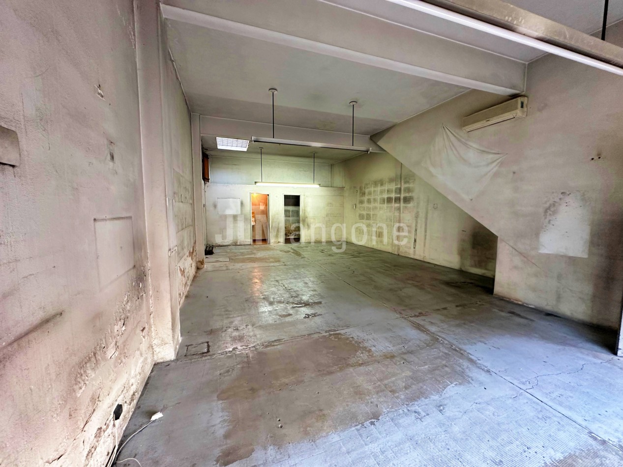 Local 65 m2 sobre Av. Diaz Velez