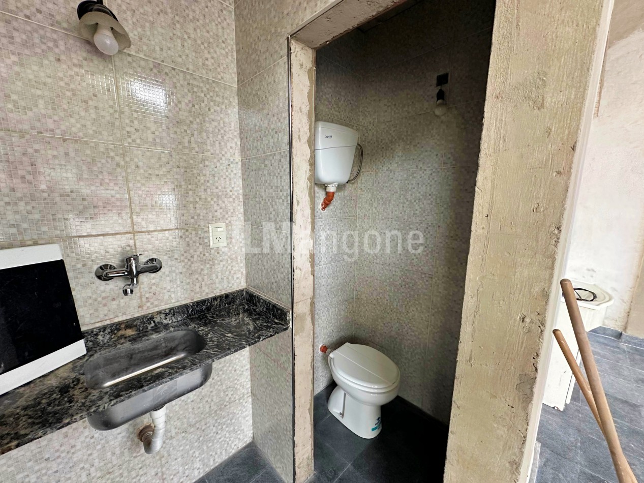 Local 50 m2 con cochera doble a estrenar