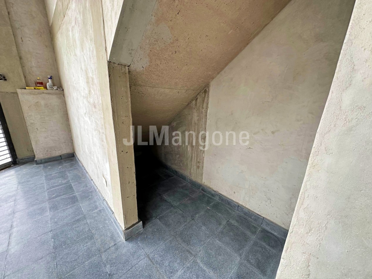 Local 50 m2 con cochera doble a estrenar
