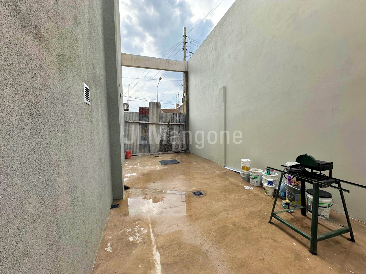 Local 50 m2 con cochera doble a estrenar