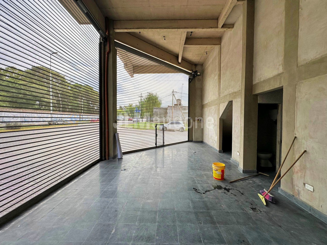 Local 50 m2 con cochera doble a estrenar