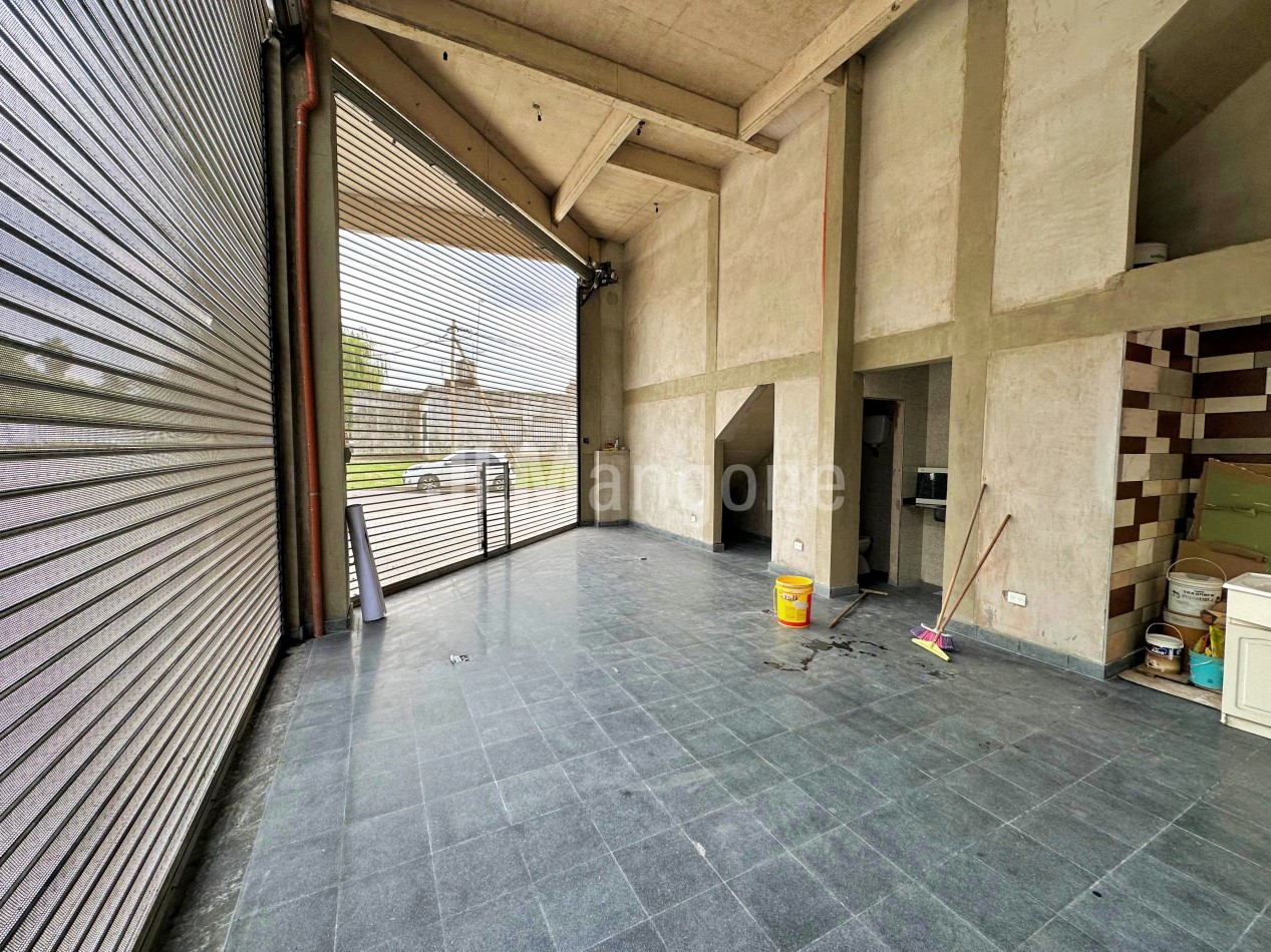 Local 50 m2 con cochera doble a estrenar