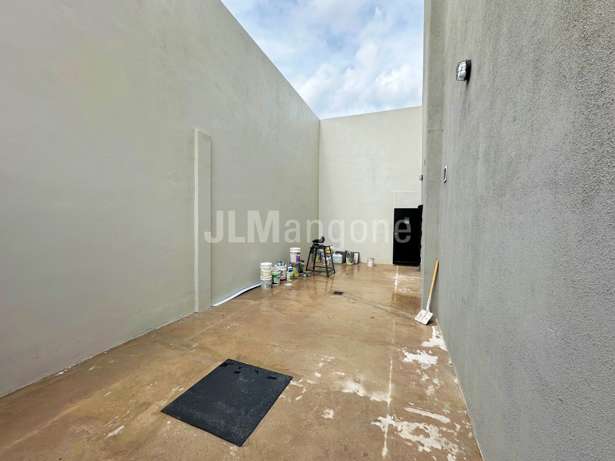 Local 50 m2 con cochera doble a estrenar