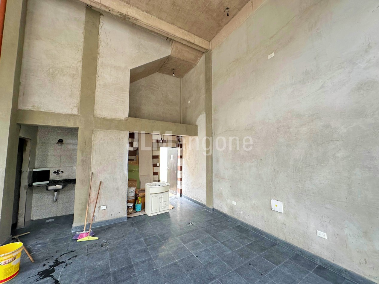 Local 50 m2 con cochera doble a estrenar