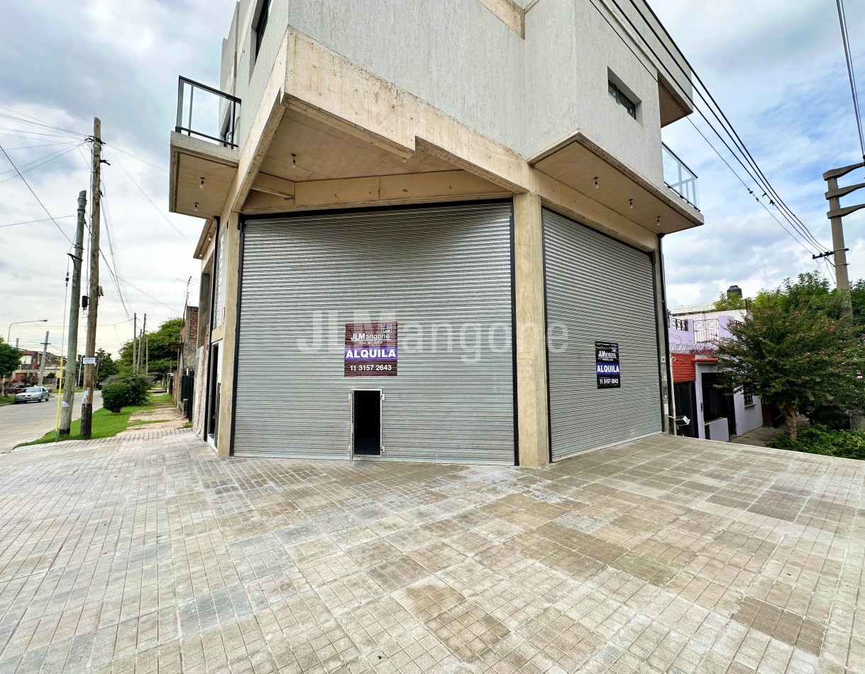 Local 50 m2 con cochera doble a estrenar