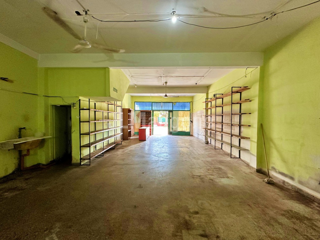Local 100 m2 + Deposito