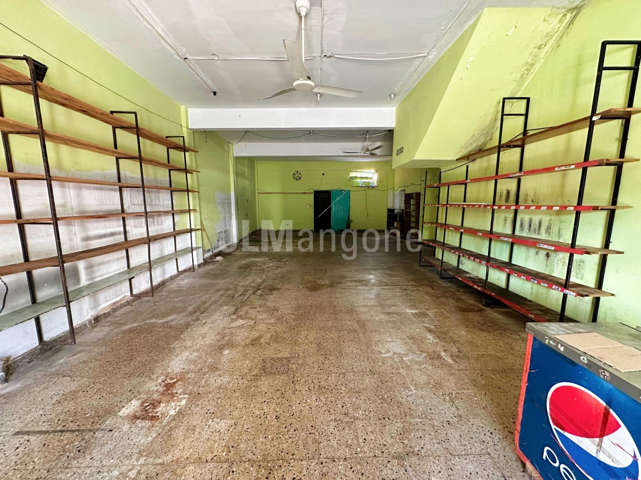 Local 100 m2 + Deposito