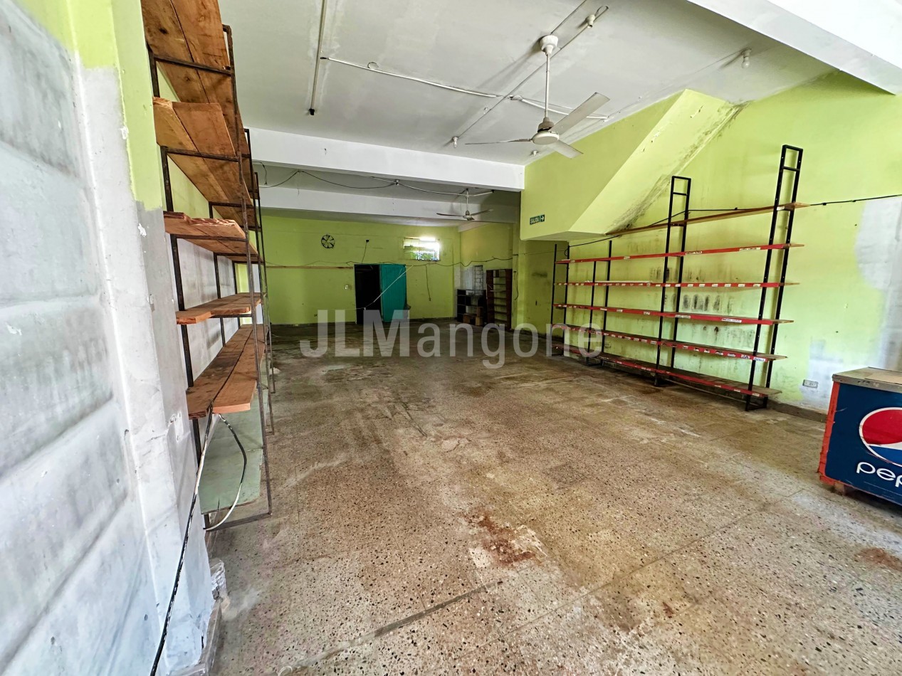 Local 100 m2 + Deposito