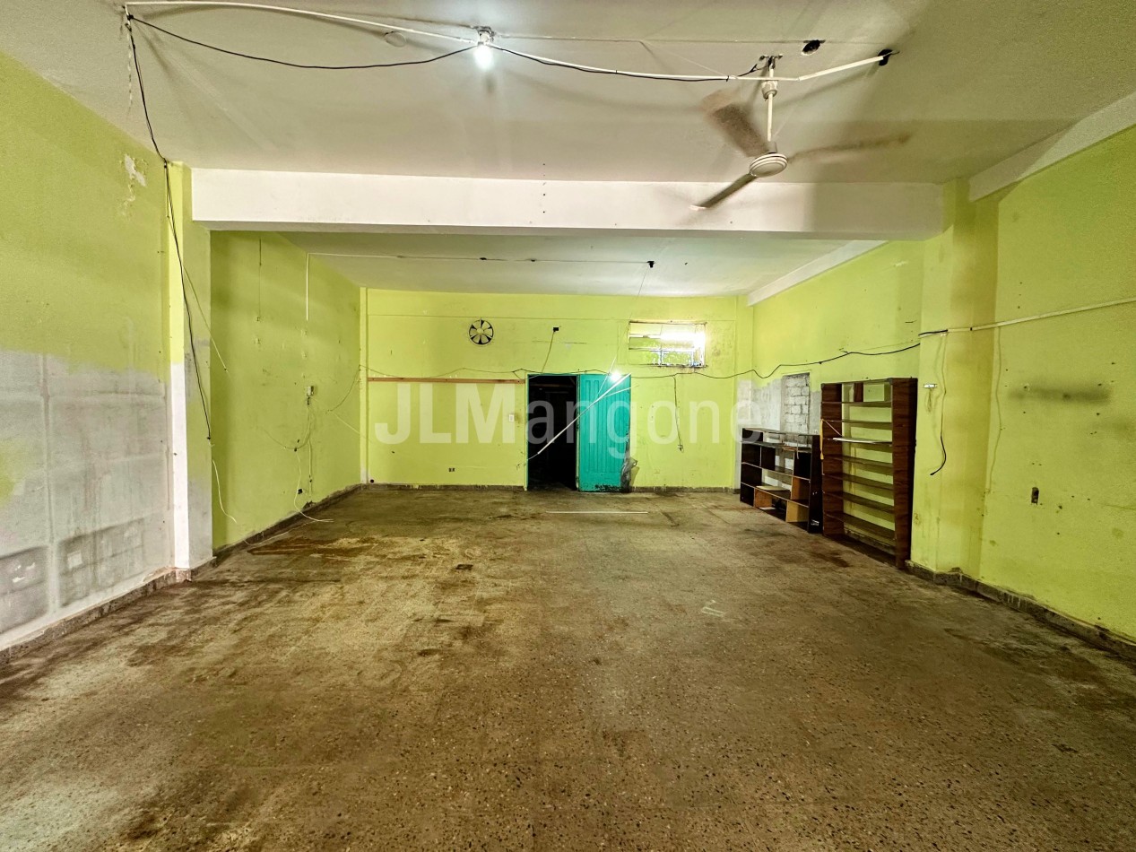 Local 100 m2 + Deposito