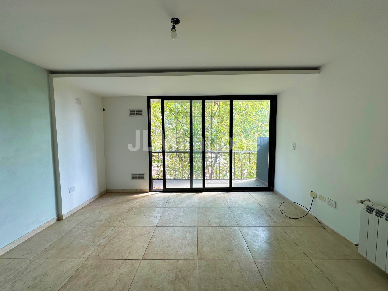 Departamento 2 ambientes con balcon
