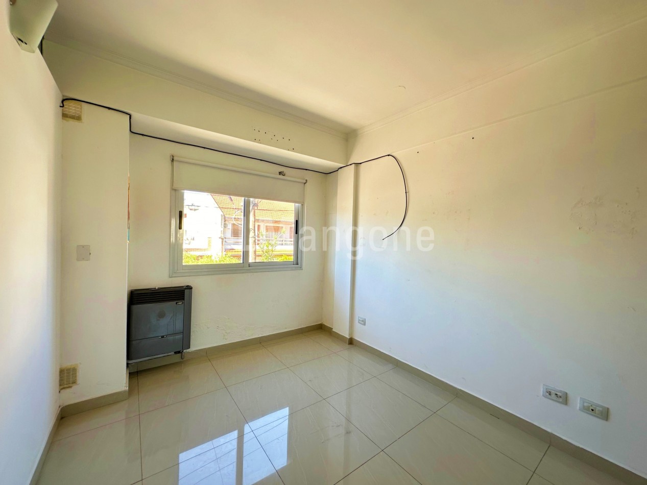 Departamento 2 ambientes con cochera y balcon