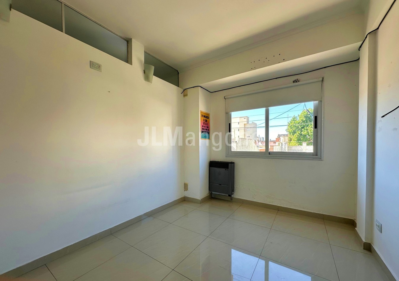 Departamento 2 ambientes con cochera y balcon