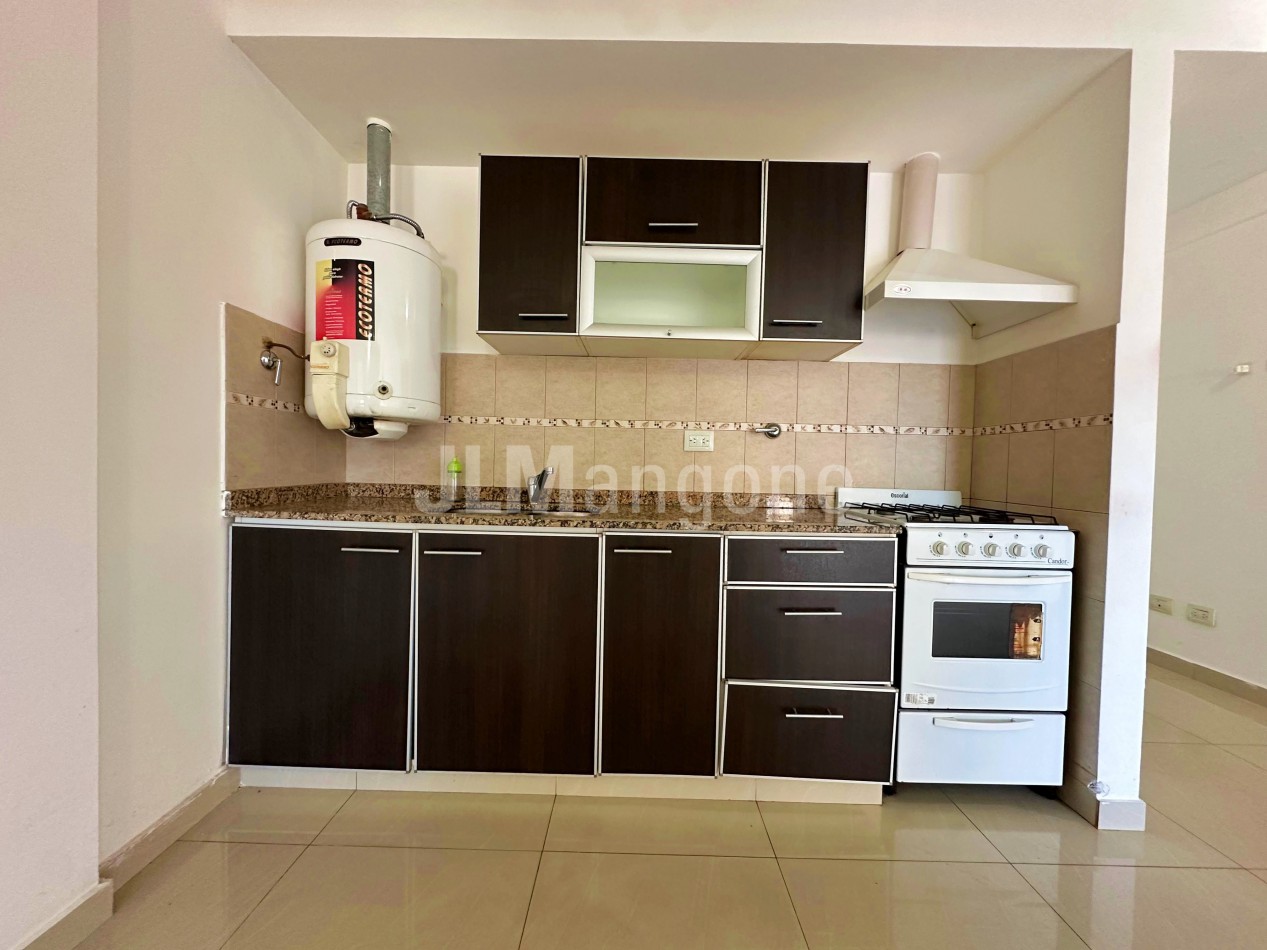Departamento 2 ambientes con cochera y balcon