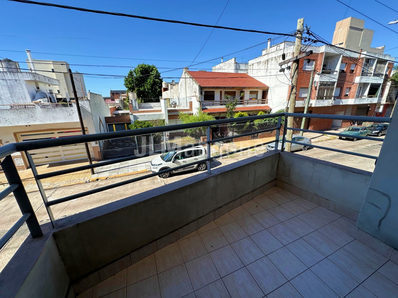 Departamento 2 ambientes con cochera y balcon