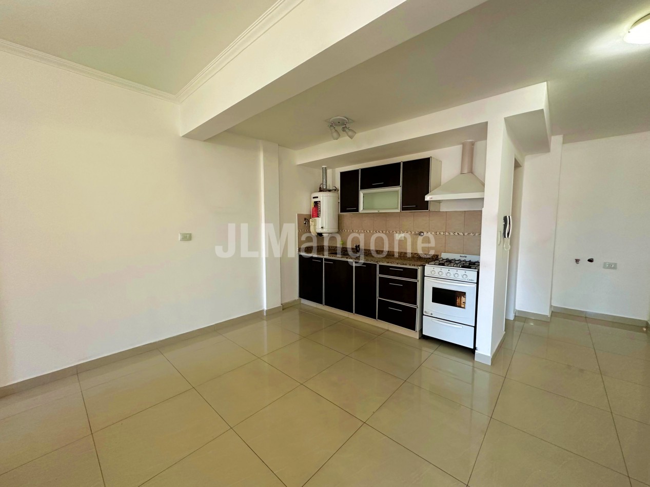 Departamento 2 ambientes con cochera y balcon