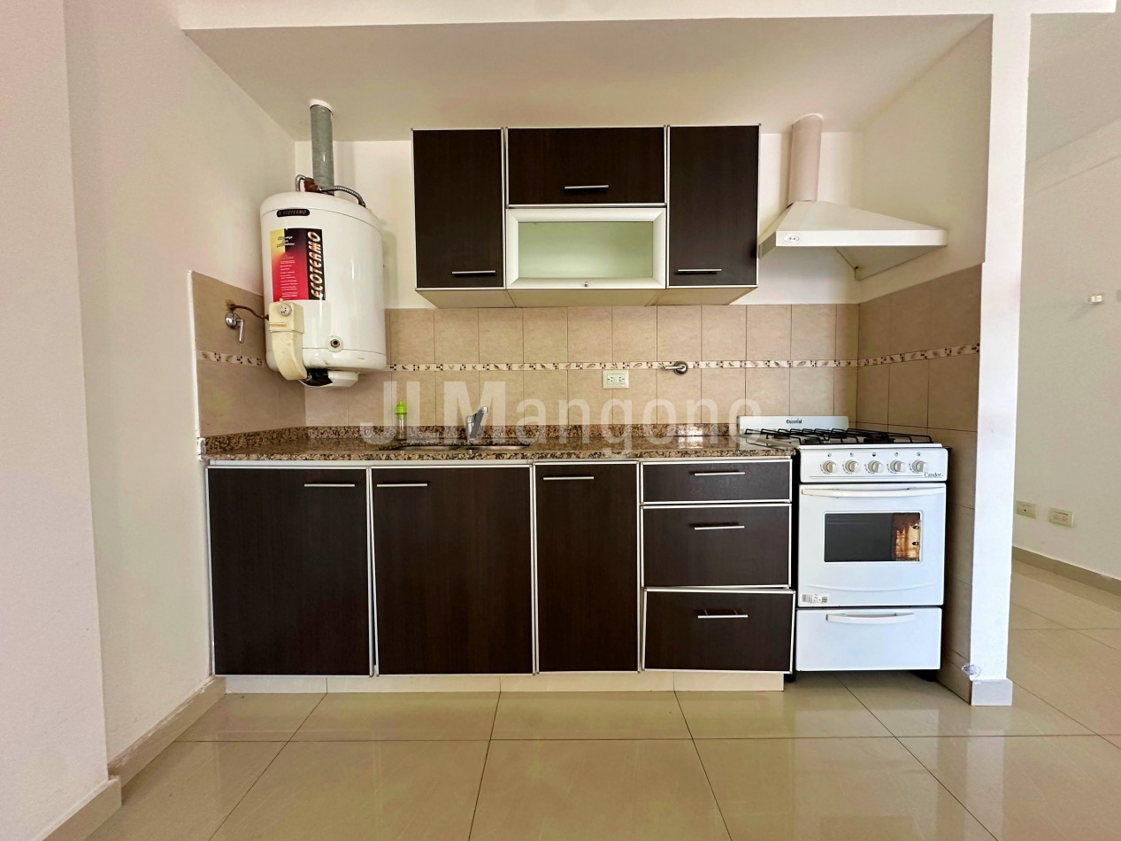 Departamento 2 ambientes con cochera y balcon