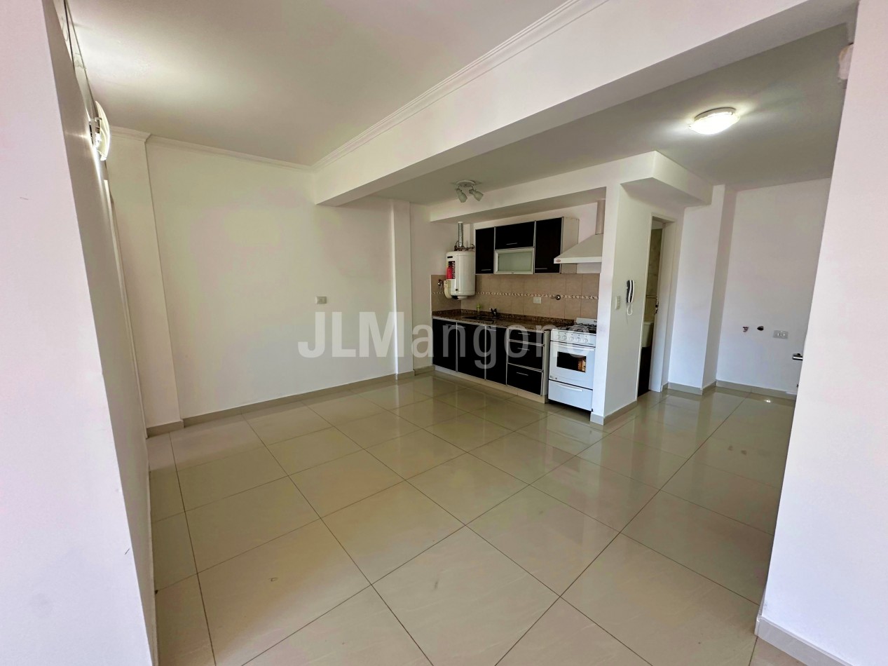 Departamento 2 ambientes con cochera y balcon